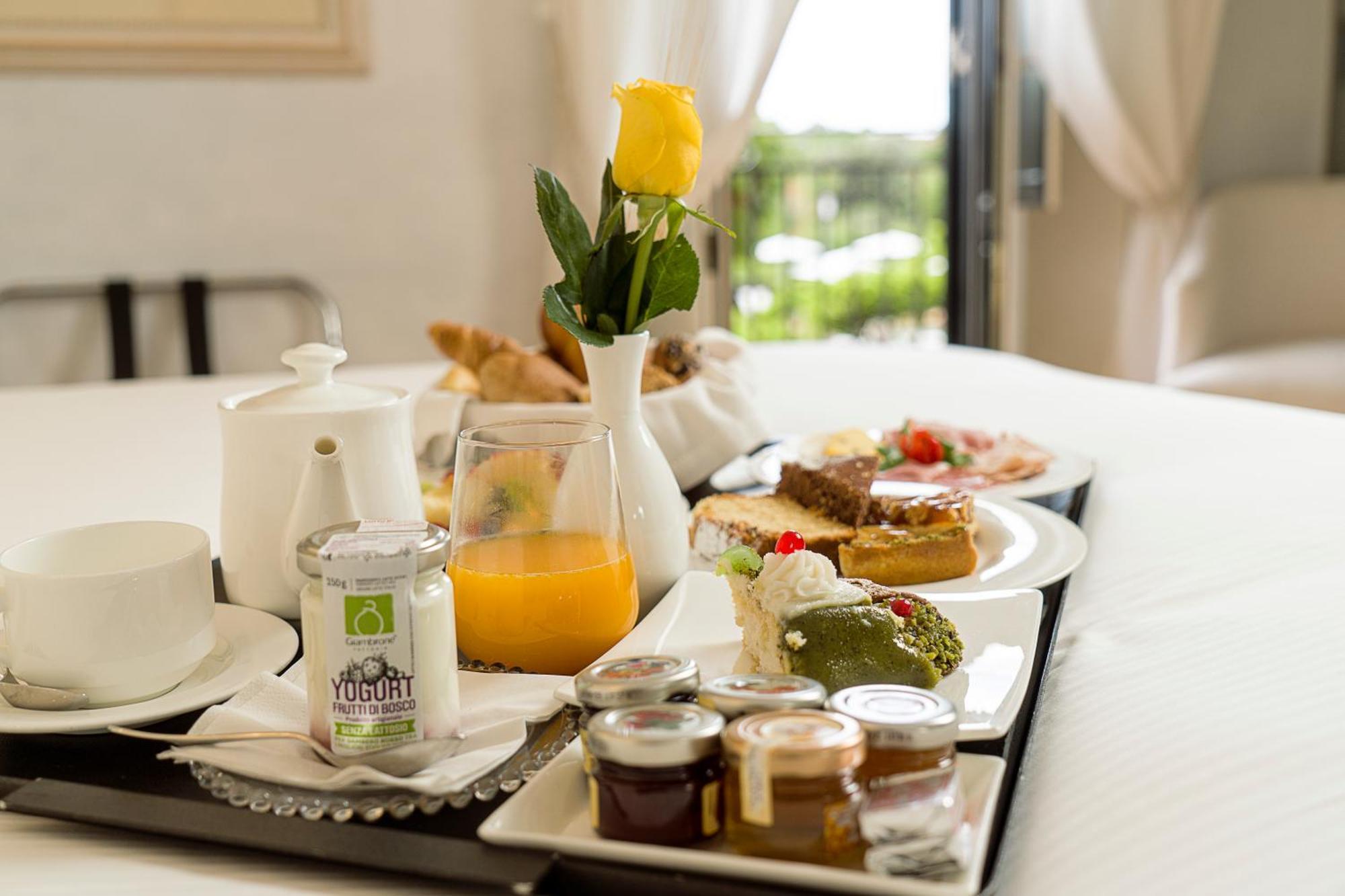 Villa Athena Resort Agrigento Zewnętrze zdjęcie A breakfast tray