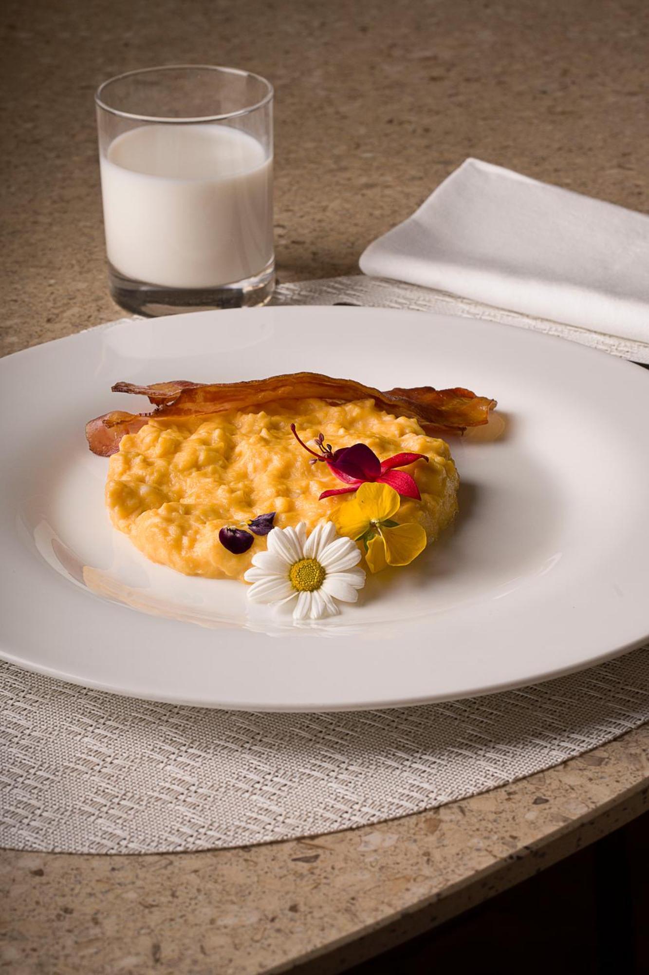 Villa Athena Resort Agrigento Zewnętrze zdjęcie Scrambled eggs with edible flowers