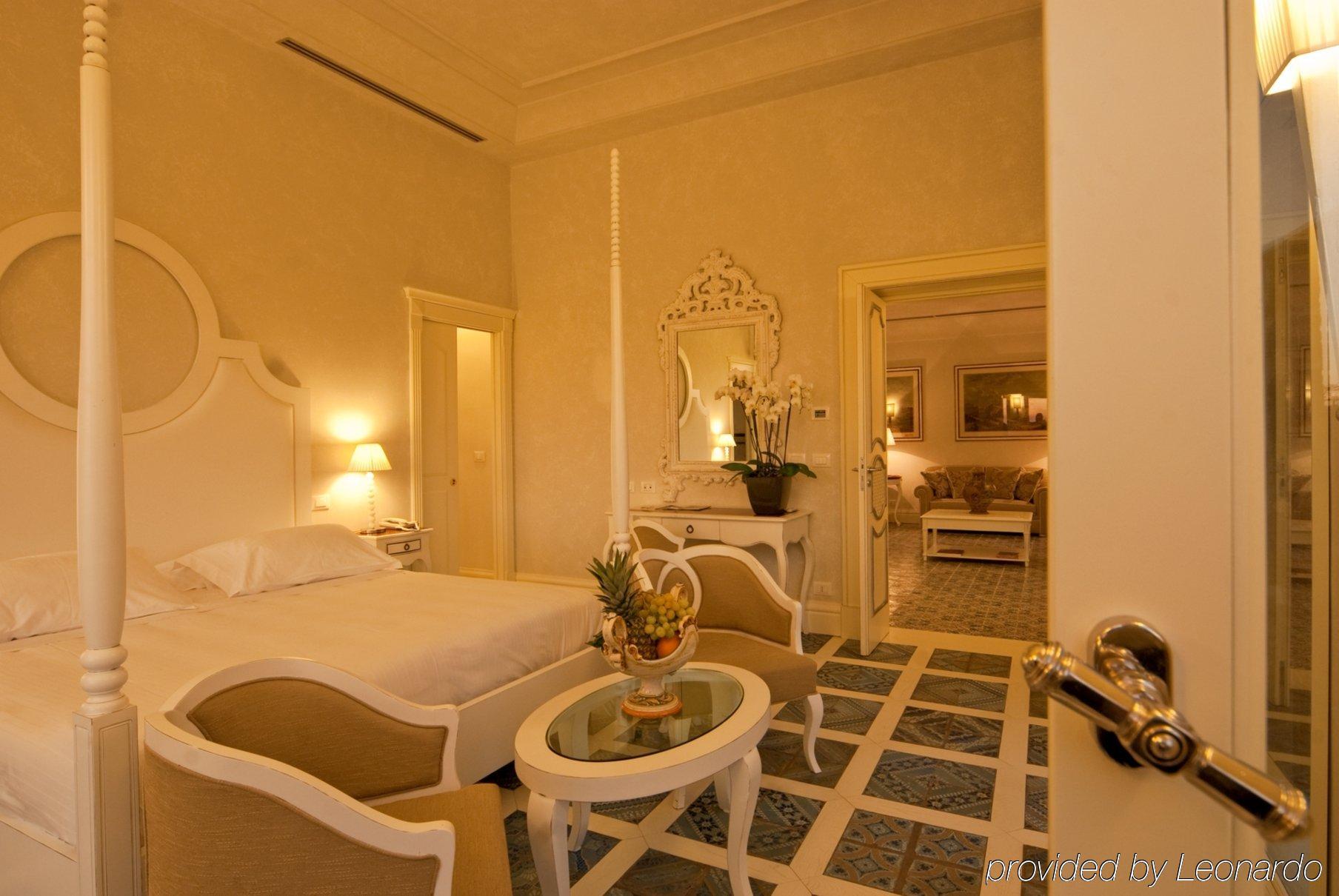 Villa Athena Resort Agrigento Pokój zdjęcie A suite at the Taj Mahal Palace