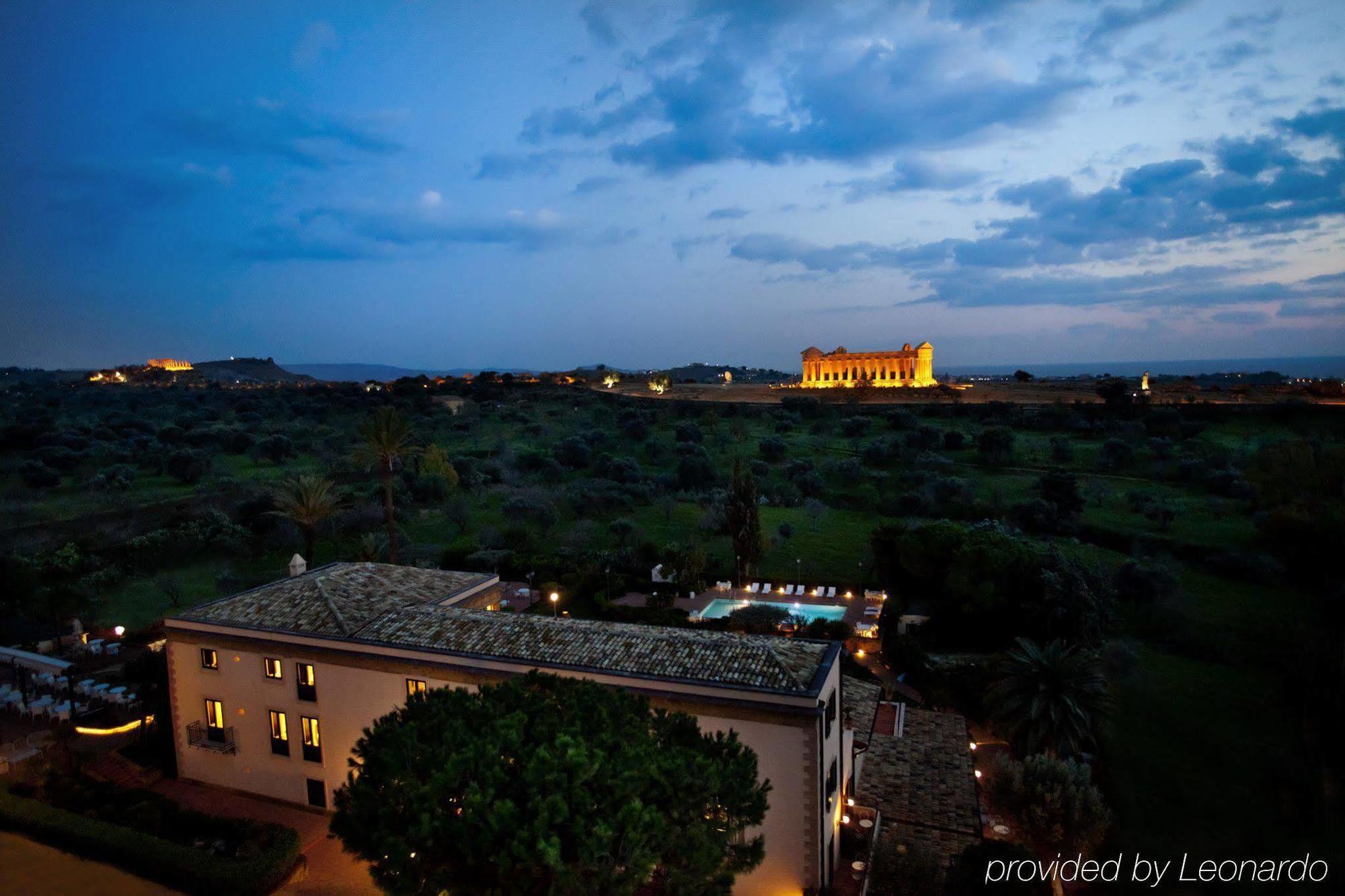 Villa Athena Resort Agrigento Zewnętrze zdjęcie View of the Acropolis of Paestum from the Hotel